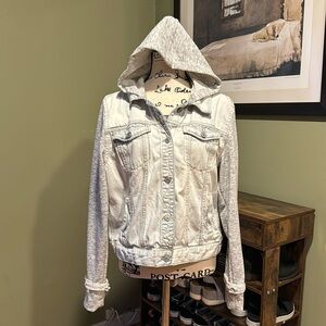 Mudd Denim Jacket with Fleece Sleeves white washed giving it that 80s look sz XL